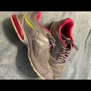 EUC Puma Running Sneakers Size 5.5us